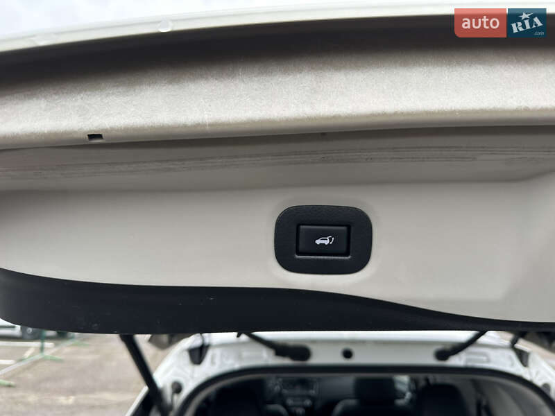 Позашляховик / Кросовер Nissan Rogue 2018 в Києві