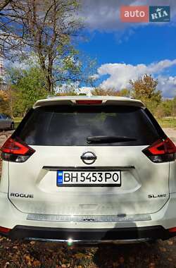 Внедорожник / Кроссовер Nissan Rogue 2017 в 