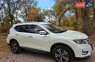 Внедорожник / Кроссовер Nissan Rogue 2017 в 