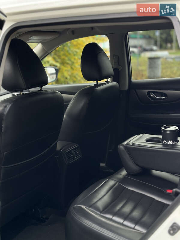 Внедорожник / Кроссовер Nissan Rogue 2016 в Черкассах