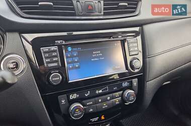 Внедорожник / Кроссовер Nissan Rogue 2017 в 