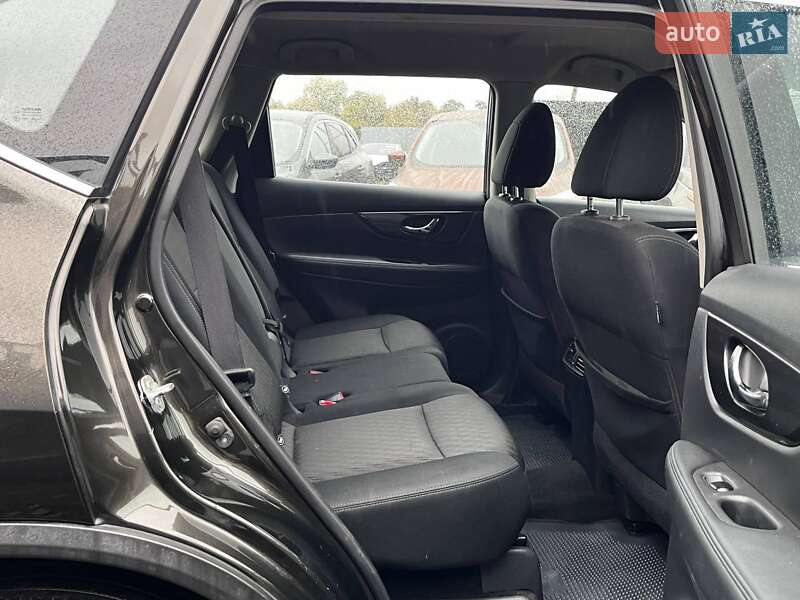 Внедорожник / Кроссовер Nissan Rogue 2017 в Луцке