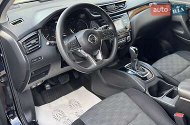 Внедорожник / Кроссовер Nissan Rogue 2018 в 