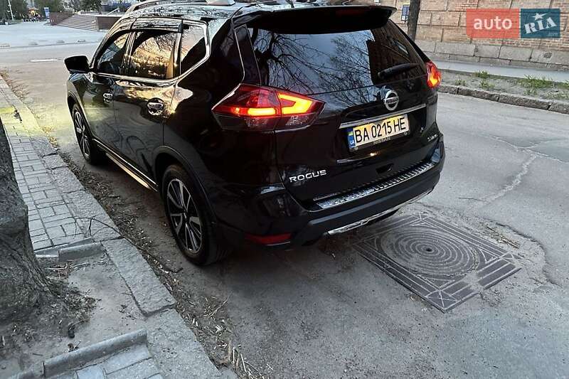 Внедорожник / Кроссовер Nissan Rogue 2018 в Александрие