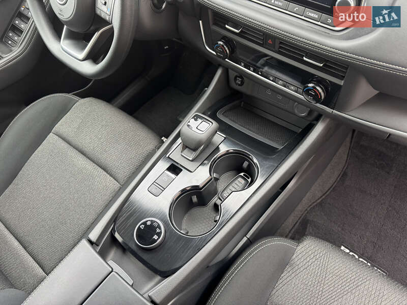 Внедорожник / Кроссовер Nissan Rogue 2024 в Луцке