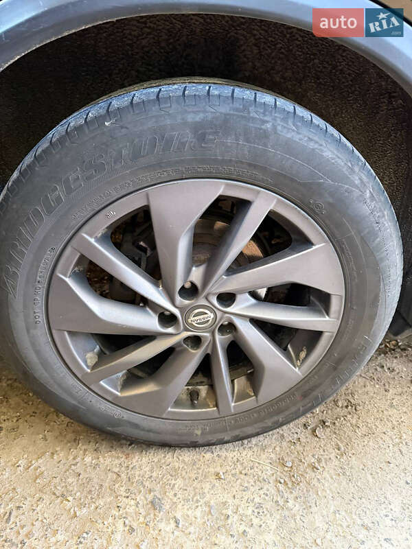 Позашляховик / Кросовер Nissan Rogue 2016 в Чернігові