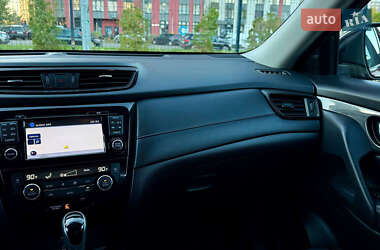 Внедорожник / Кроссовер Nissan Rogue 2016 в 