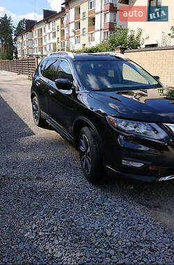 Внедорожник / Кроссовер Nissan Rogue 2018 в 