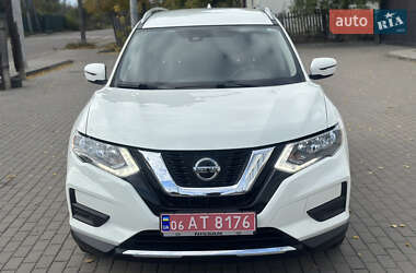 Внедорожник / Кроссовер Nissan Rogue 2019 в 