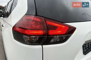 Внедорожник / Кроссовер Nissan Rogue 2017 в 