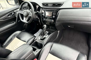 Внедорожник / Кроссовер Nissan Rogue 2017 в 