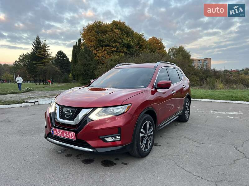 Внедорожник / Кроссовер Nissan Rogue 2017 в Ровно