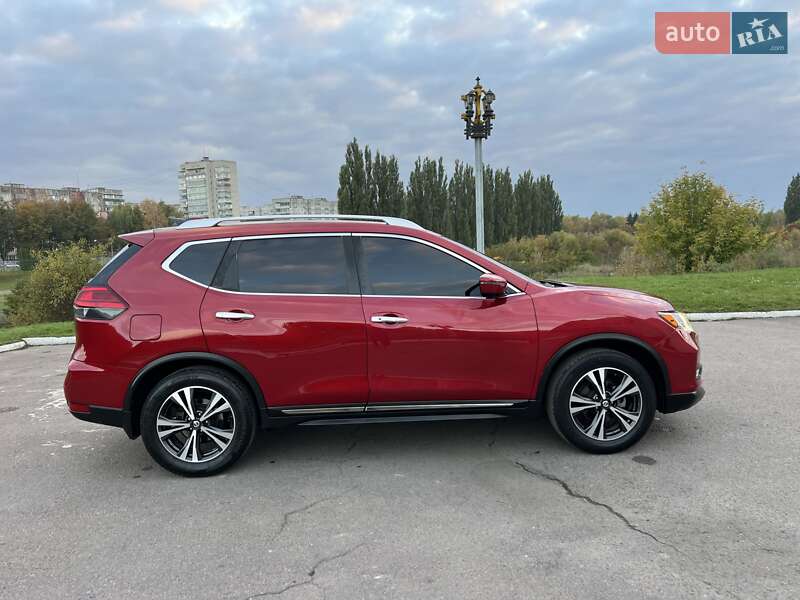 Внедорожник / Кроссовер Nissan Rogue 2017 в Ровно