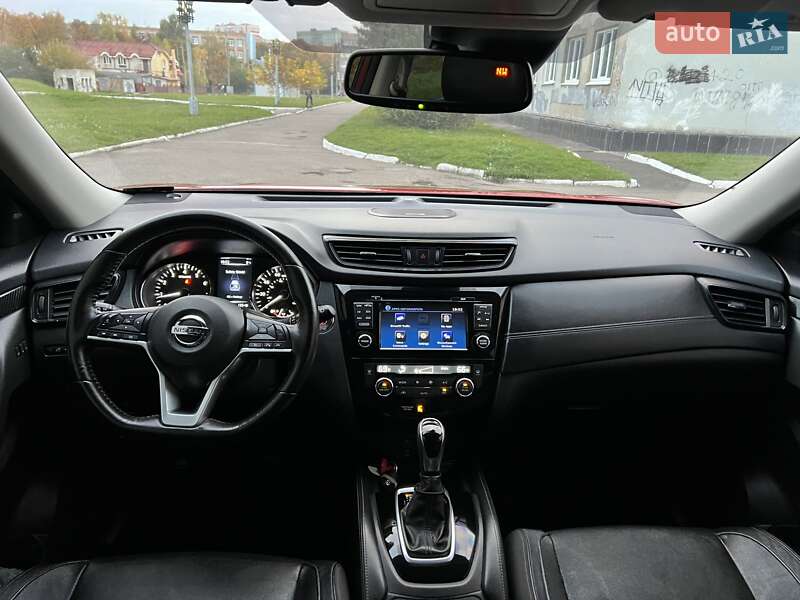 Внедорожник / Кроссовер Nissan Rogue 2017 в Ровно