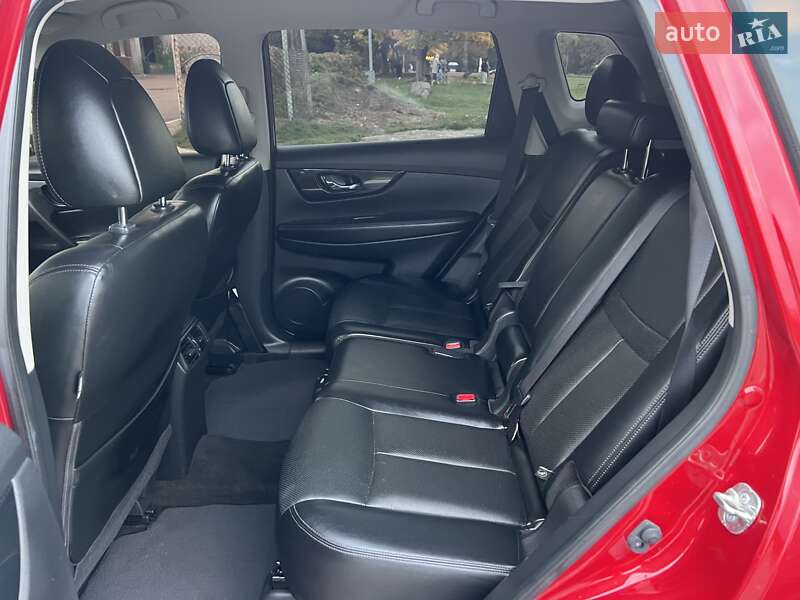 Внедорожник / Кроссовер Nissan Rogue 2017 в Ровно