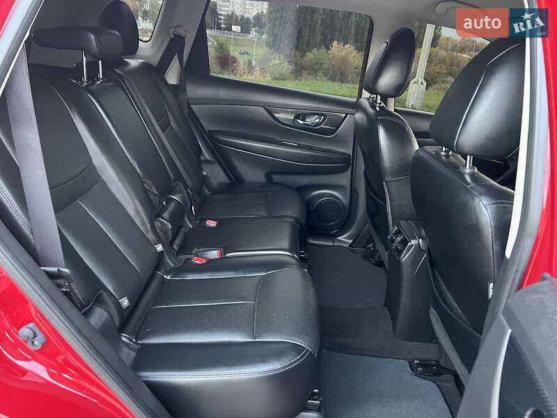 Внедорожник / Кроссовер Nissan Rogue 2017 в Ровно