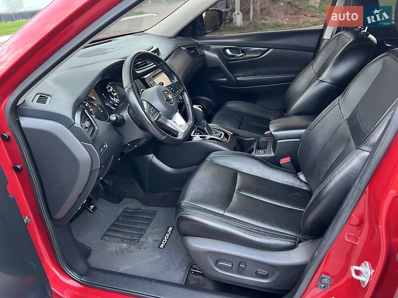 Внедорожник / Кроссовер Nissan Rogue 2017 в Ровно