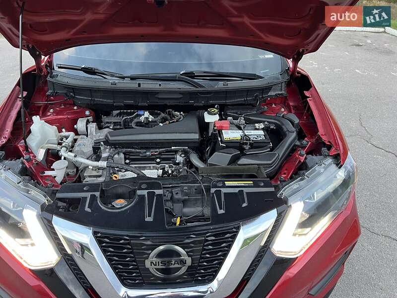 Внедорожник / Кроссовер Nissan Rogue 2017 в Ровно