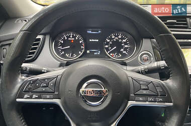 Внедорожник / Кроссовер Nissan Rogue 2017 в 