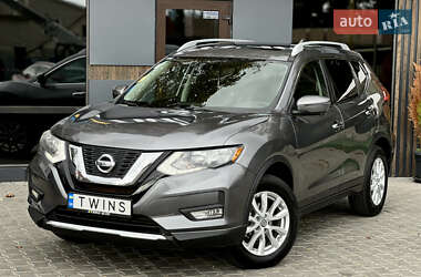 Внедорожник / Кроссовер Nissan Rogue 2017 в 