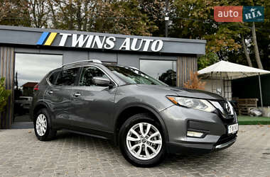 Внедорожник / Кроссовер Nissan Rogue 2017 в 