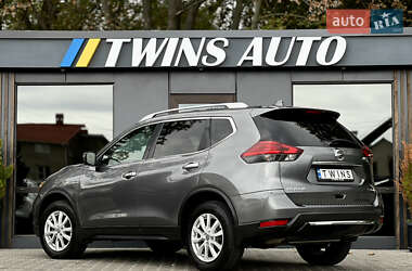 Внедорожник / Кроссовер Nissan Rogue 2017 в 