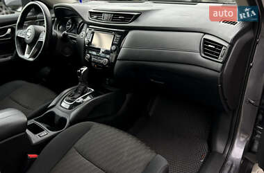 Внедорожник / Кроссовер Nissan Rogue 2017 в 