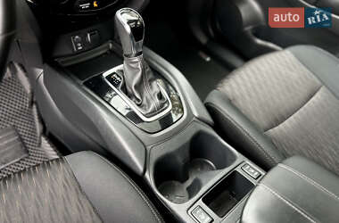 Внедорожник / Кроссовер Nissan Rogue 2017 в 