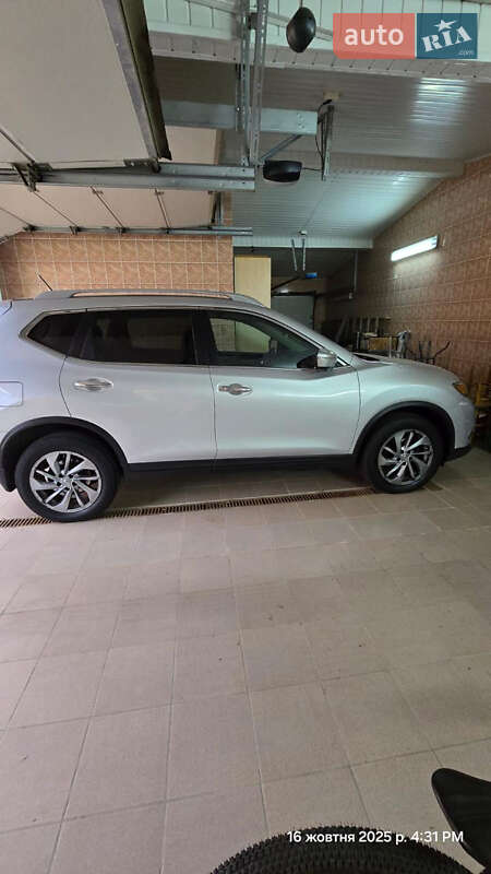 Позашляховик / Кросовер Nissan Rogue 2015 в Винниках