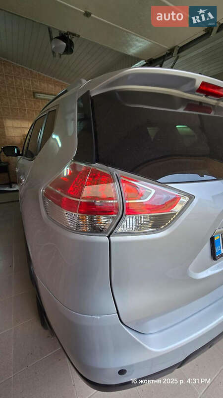 Позашляховик / Кросовер Nissan Rogue 2015 в Винниках