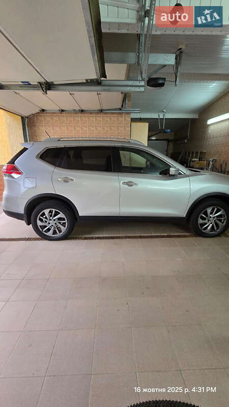Позашляховик / Кросовер Nissan Rogue 2015 в Винниках