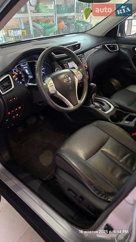 Позашляховик / Кросовер Nissan Rogue 2015 в Винниках
