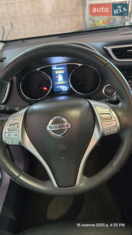 Позашляховик / Кросовер Nissan Rogue 2015 в Винниках