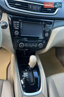 Внедорожник / Кроссовер Nissan Rogue 2014 в 