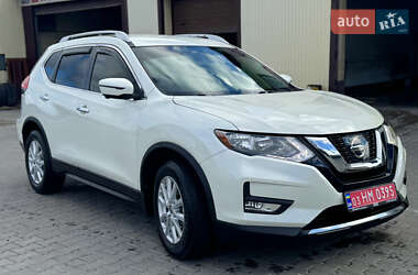 Внедорожник / Кроссовер Nissan Rogue 2017 в 