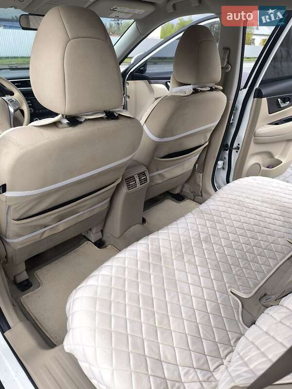 Внедорожник / Кроссовер Nissan Rogue 2015 в Ивано-Франковске