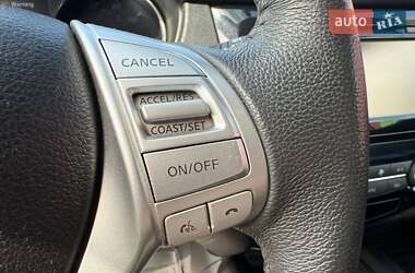 Внедорожник / Кроссовер Nissan Rogue 2015 в 