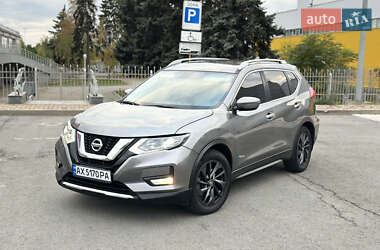 Позашляховик / Кросовер Nissan Rogue 2017 в  фото 2 Позашляховик / Кросовер Nissan Rogue 2017 в