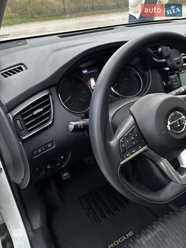 Внедорожник / Кроссовер Nissan Rogue 2018 в Коростене