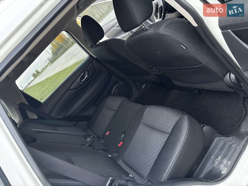 Внедорожник / Кроссовер Nissan Rogue 2018 в Коростене