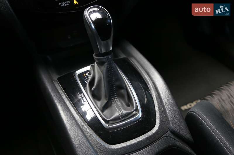 Позашляховик / Кросовер Nissan Rogue 2017 в Києві
