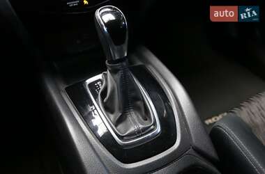 Внедорожник / Кроссовер Nissan Rogue 2017 в 