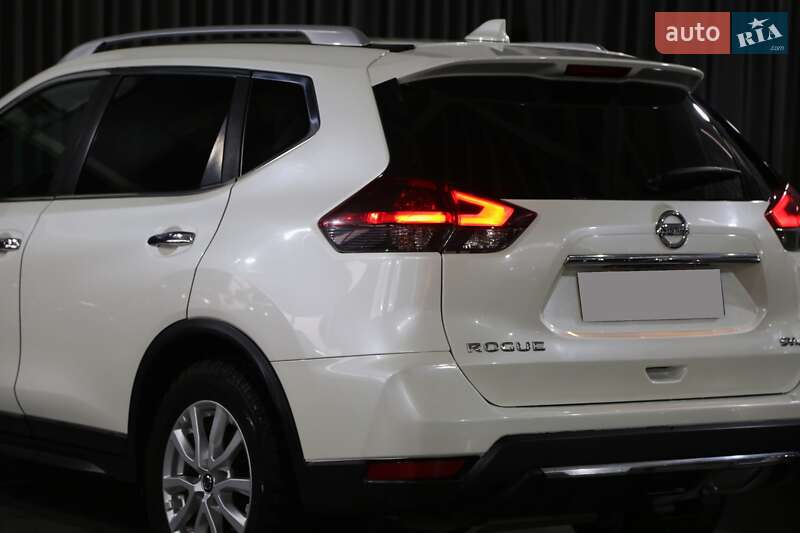 Позашляховик / Кросовер Nissan Rogue 2017 в Києві