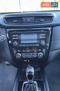 Внедорожник / Кроссовер Nissan Rogue 2016 в 