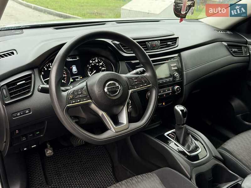 Внедорожник / Кроссовер Nissan Rogue 2016 в Николаеве