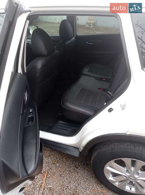Позашляховик / Кросовер Nissan Rogue 2015 в Запоріжжі фото 3 Позашляховик / Кросовер Nissan Rogue 2015 в Запоріжжі