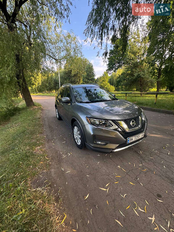 Внедорожник / Кроссовер Nissan Rogue 2017 в Ровно