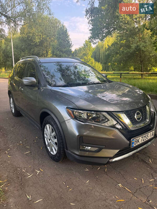 Внедорожник / Кроссовер Nissan Rogue 2017 в Ровно