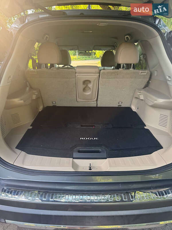 Внедорожник / Кроссовер Nissan Rogue 2017 в Ровно