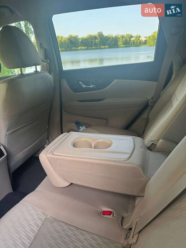 Внедорожник / Кроссовер Nissan Rogue 2017 в Ровно